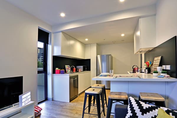 King Single Bed, 4 Bed Apartment With Ensuite - 6