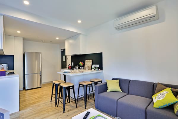 King Single Bed, 4 Bed Apartment With Ensuite - 7