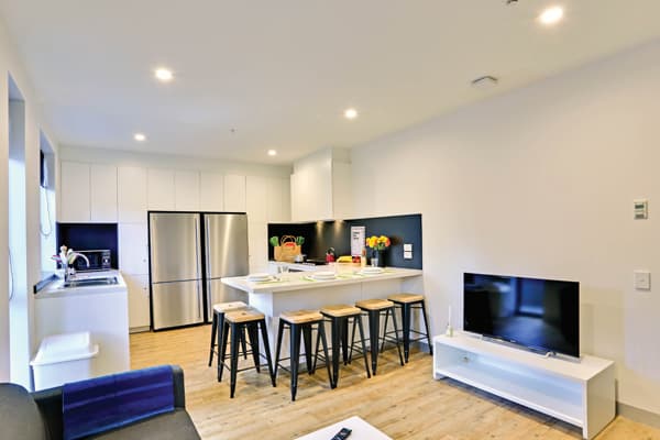 King Single Bed, Twin 8 Bed Apartment With Ensuite - 3