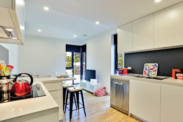 King Single Bed, 2 Bed Apartment With Ensuite - 5