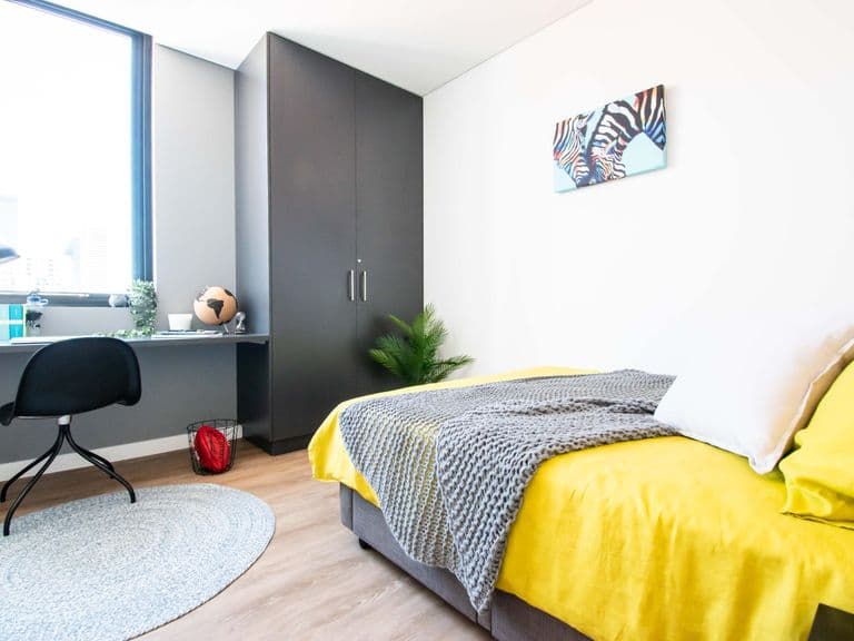 5 Bed Ensuite Apartment High Floor - 1