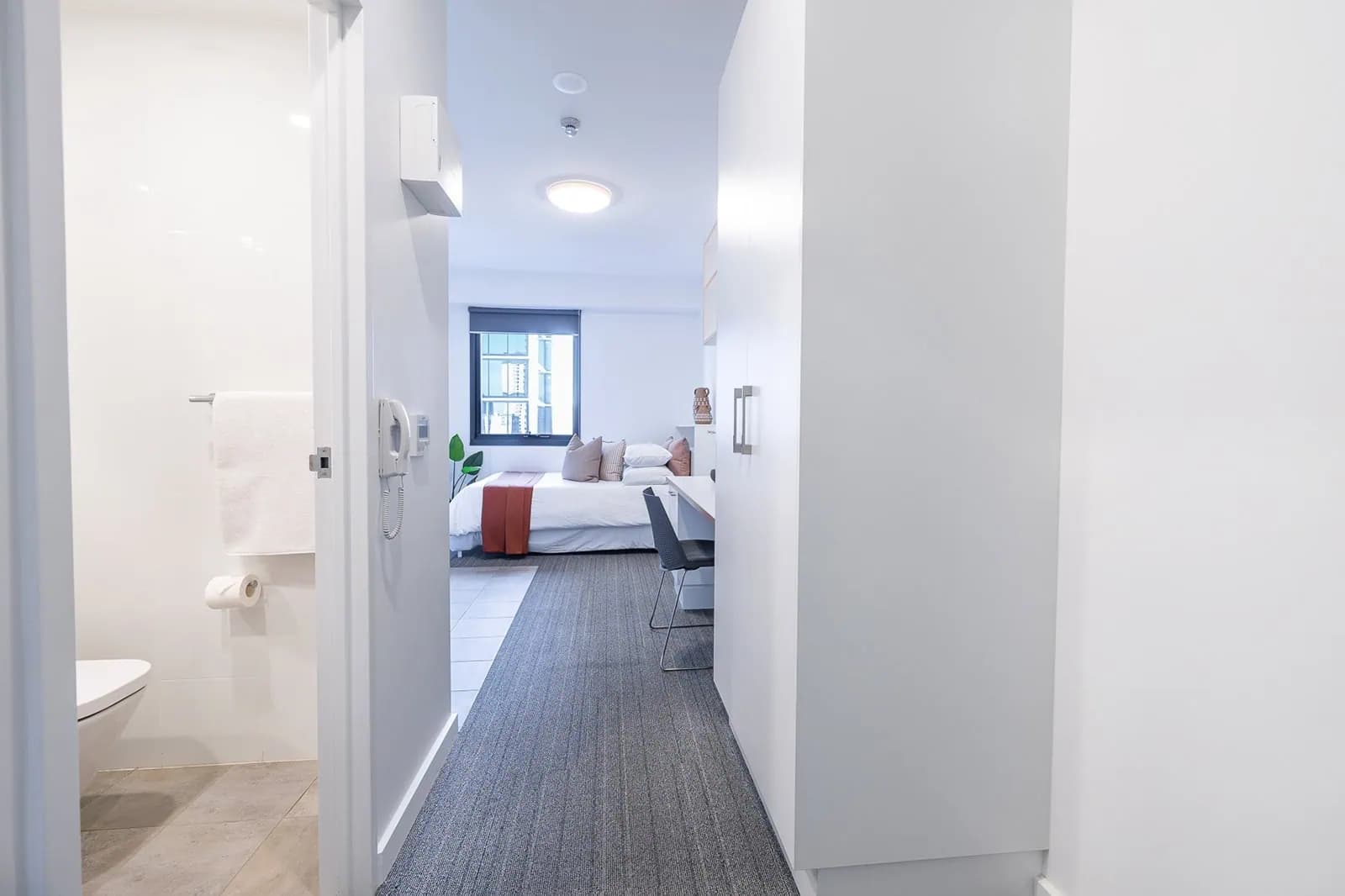 Deluxe Studio - East - 2