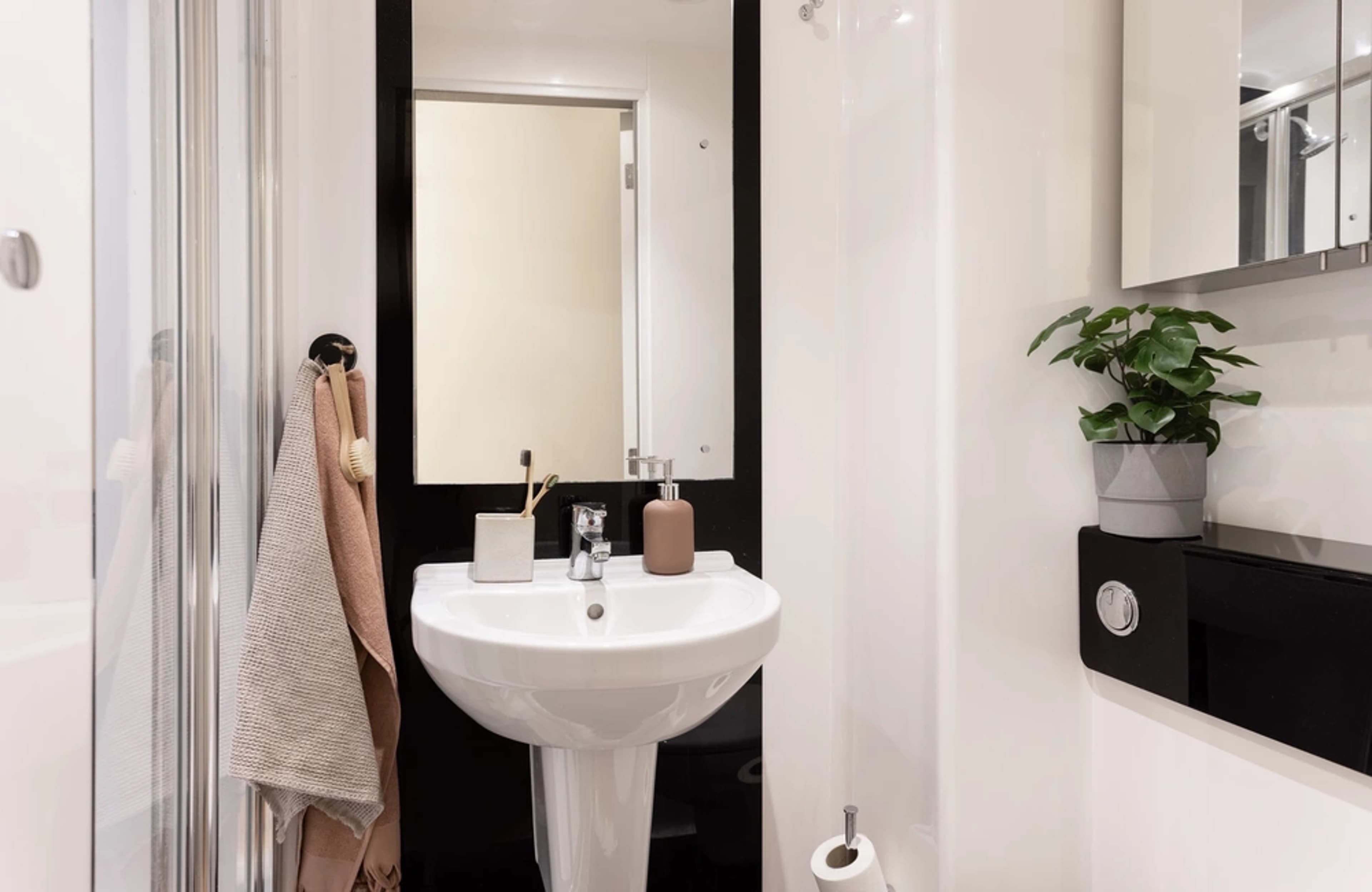 Extra Large High Double En-Suite - 3
