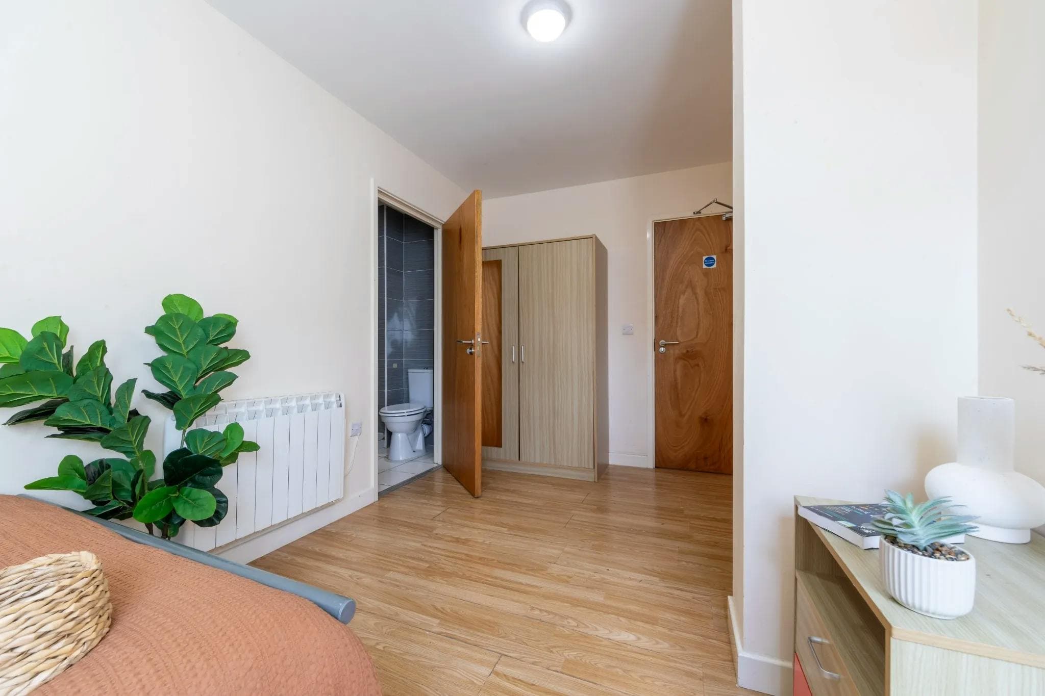 Silver En-Suite - 3