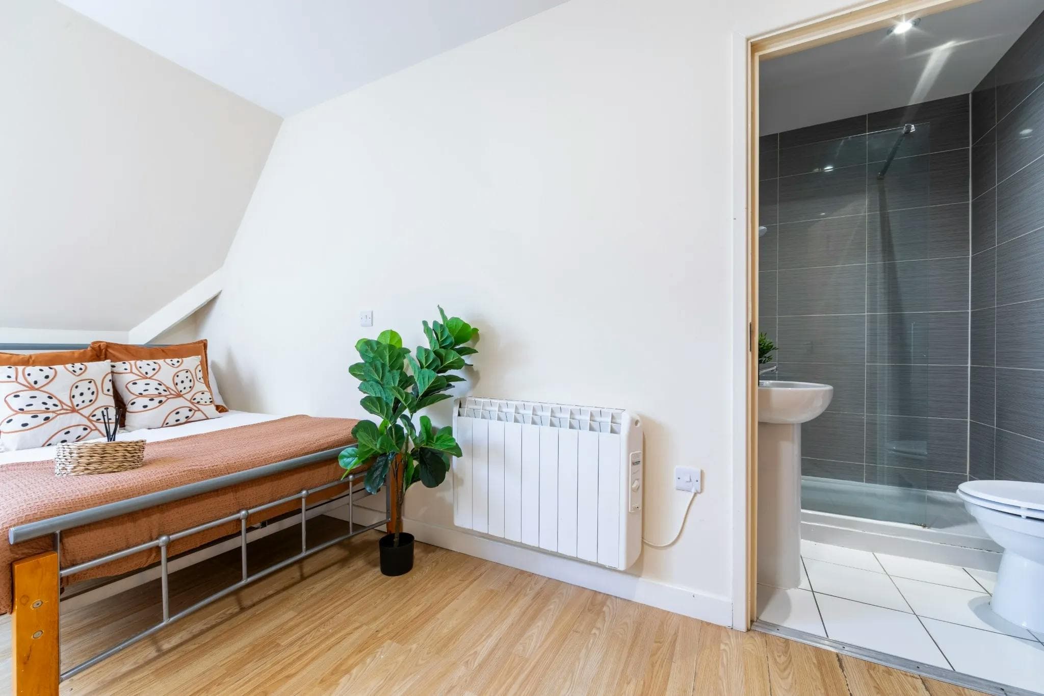 Silver En-Suite - 2