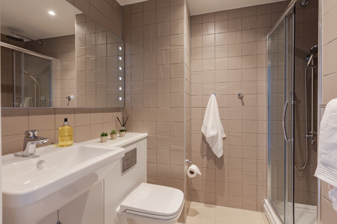 True Apartment - 6 Bedrooms - 2