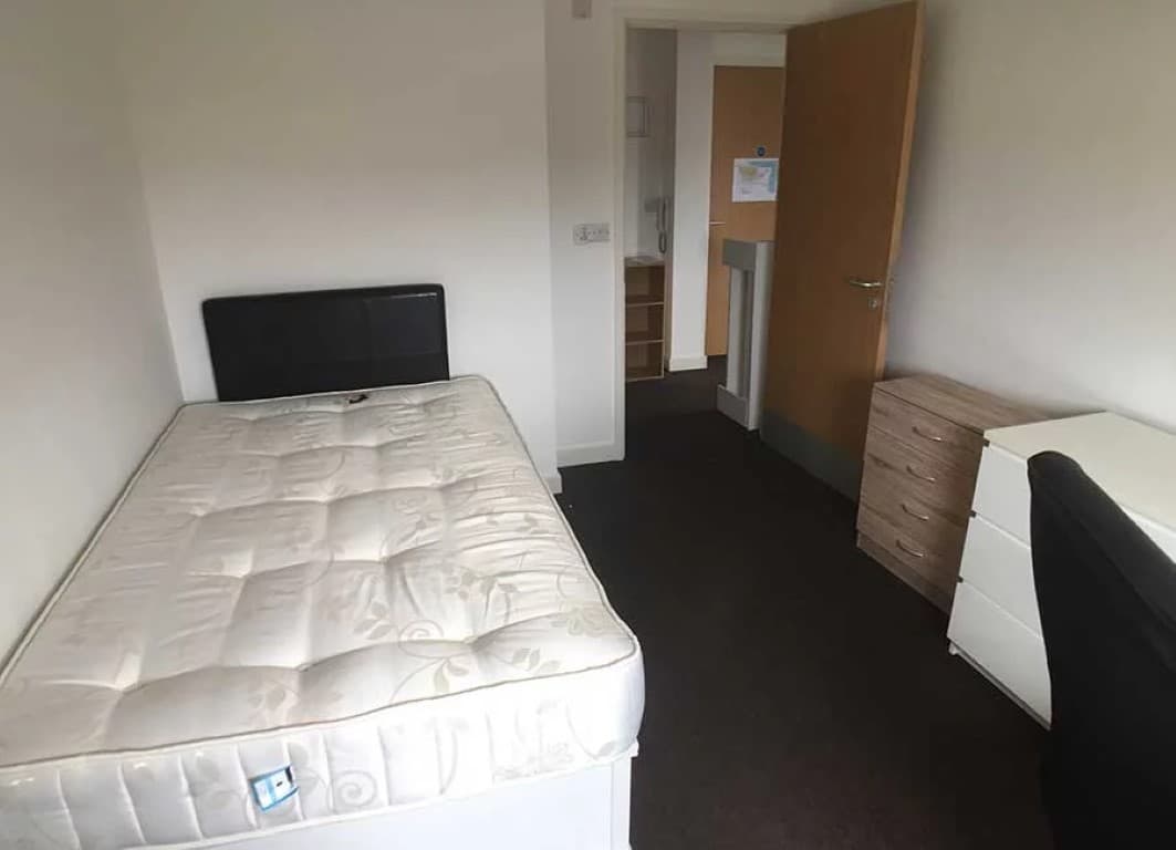 Two-Bed Flat - 5