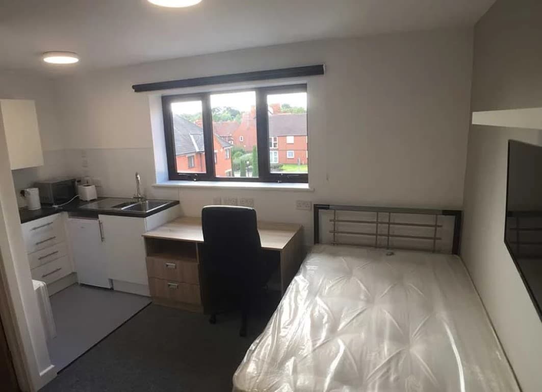 Superior Studios (Halls B) - 1