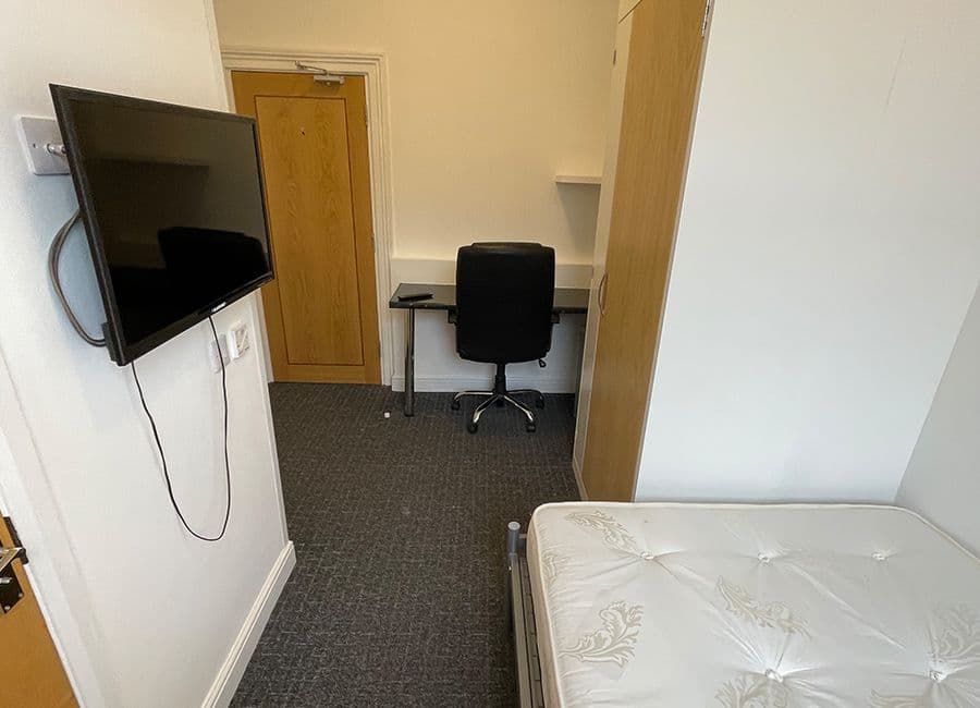 Standard En-Suite (Halls E) - 3