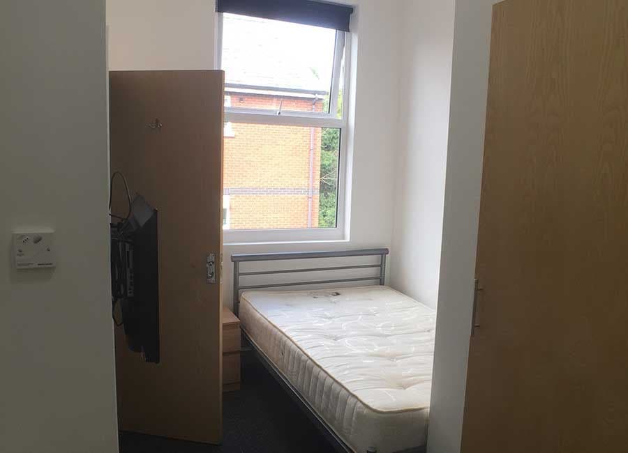 Standard En-Suite (Halls E) - 7