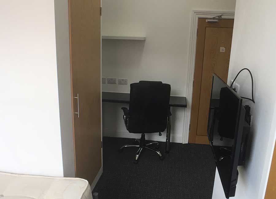Standard En-Suite (Halls E) - 6