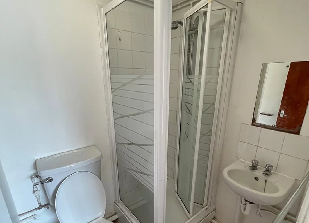 Standard En-Suite (Halls A) - 7