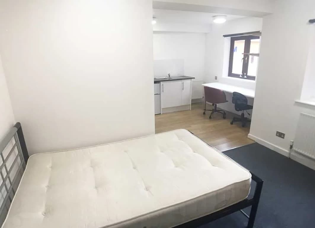 Large Studios (Halls A) - 10