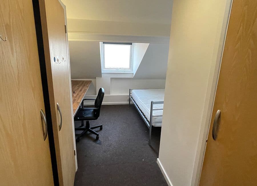 Standard En-Suite Rooms (Halls E) Attic - 3