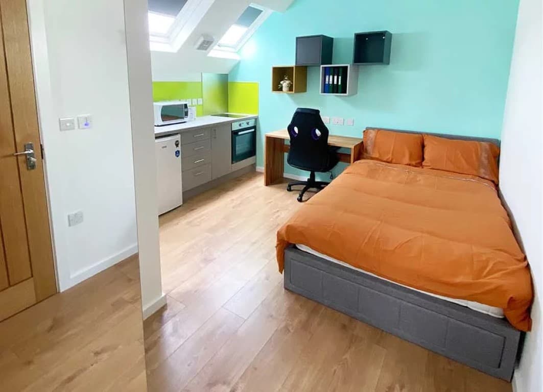 Superior Studios (Halls A) - 1