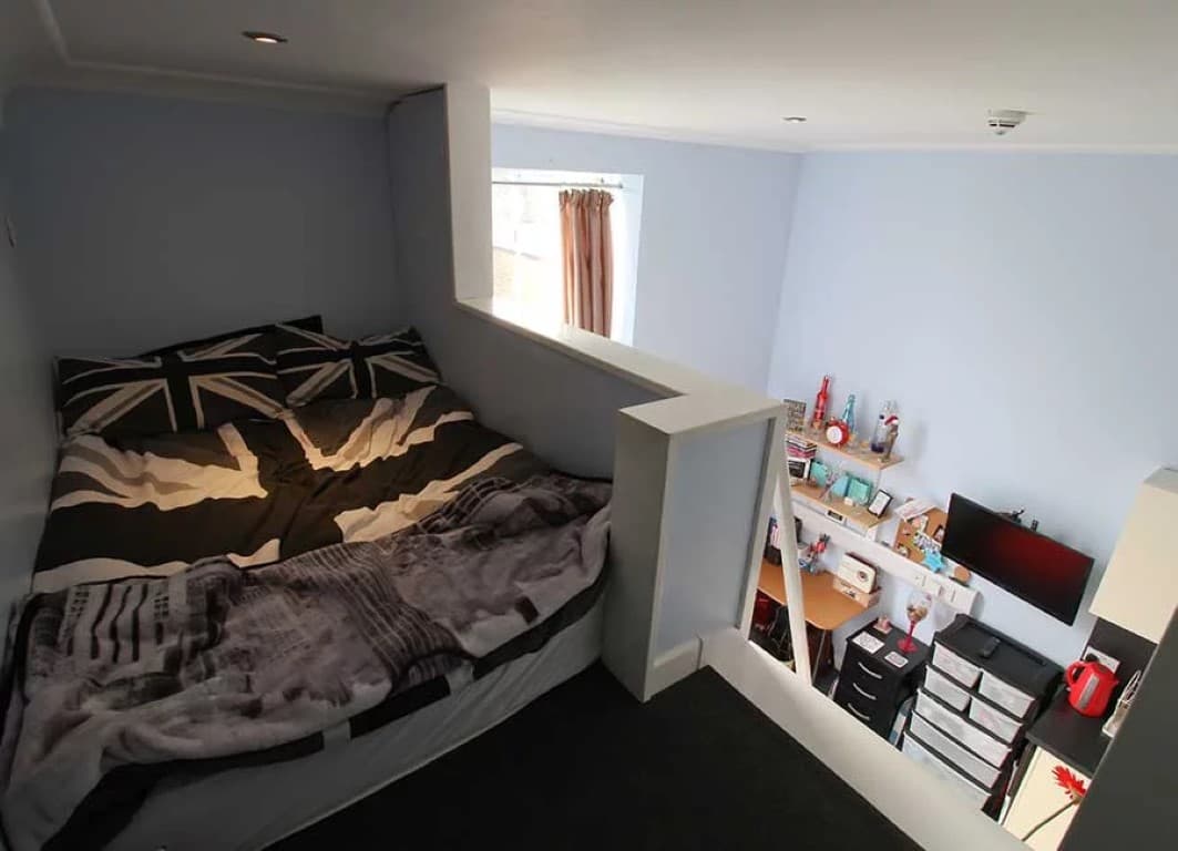 Standard Studio Mezzanine - 1
