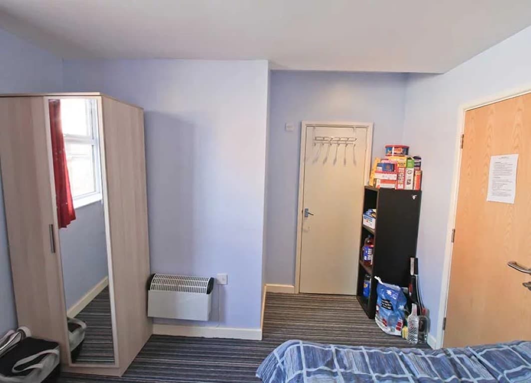 Standard En-Suite - 9