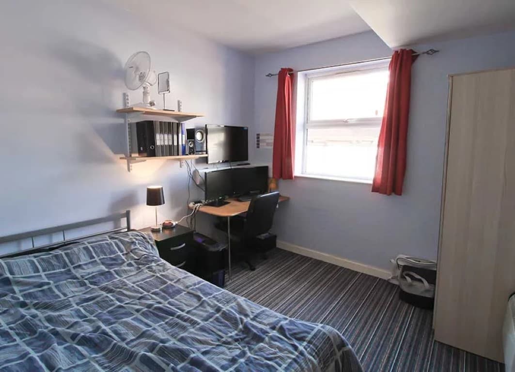Standard En-Suite - 7
