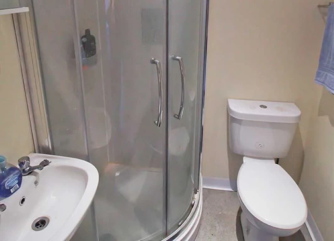 Standard En-Suite - 5