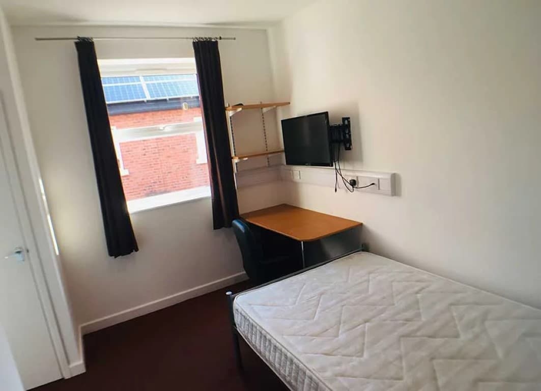Standard En-Suite - 10