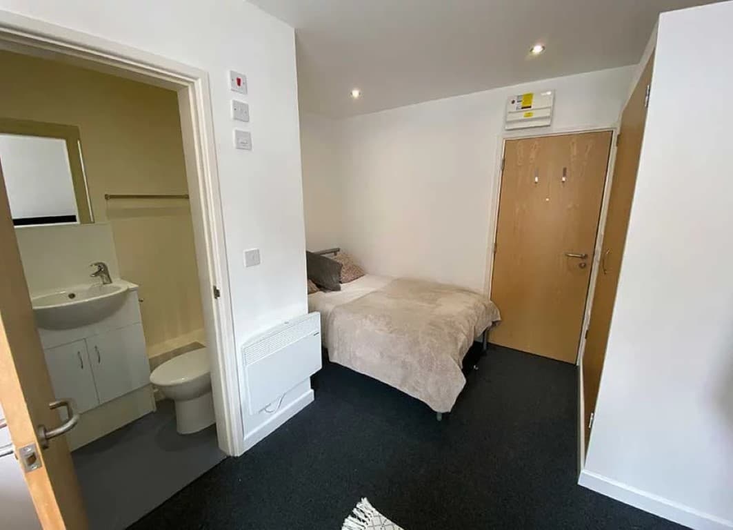 Superior En-Suite - 7