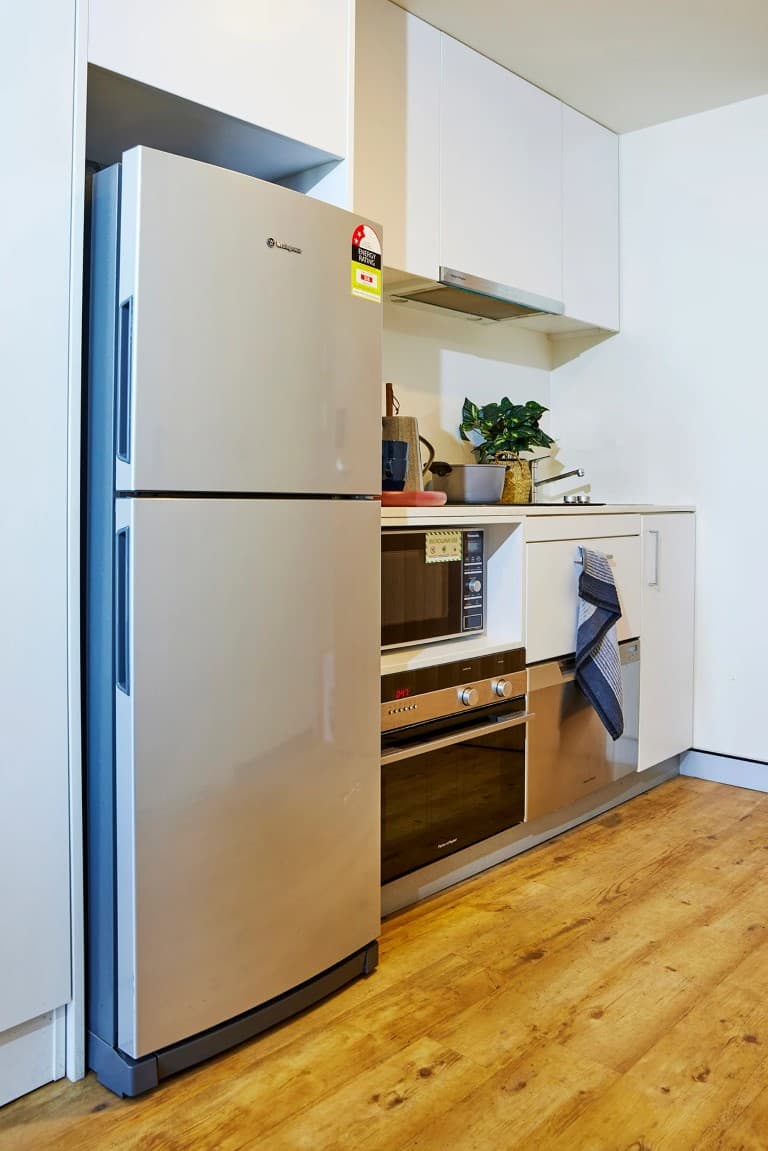 King Single Bed, Ultra Twin Apartment, Standard Views - 9