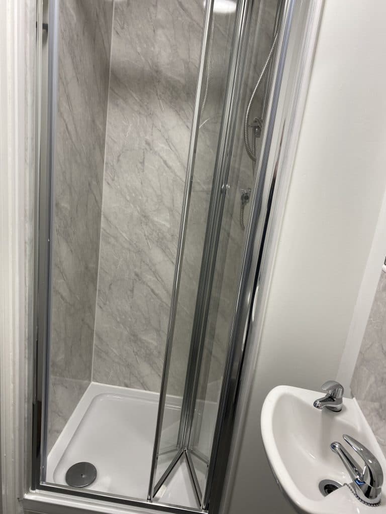 Classic En-Suite - 8