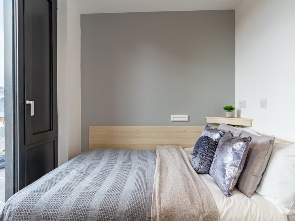 Classic 4 Bed En-Suite - 1