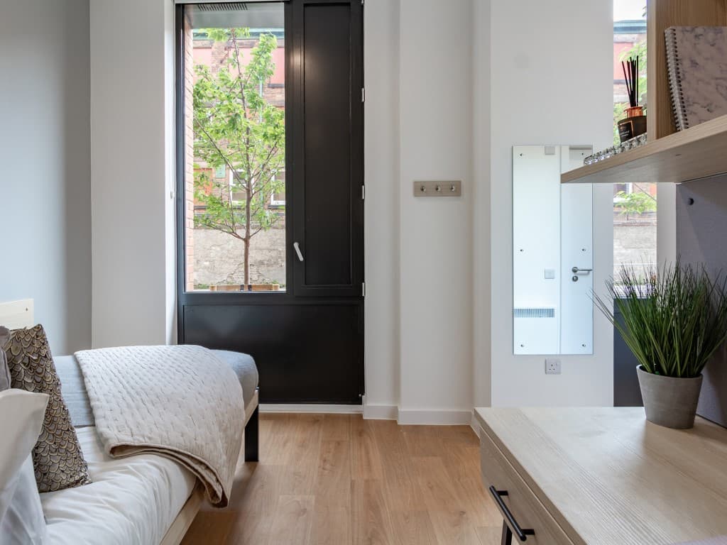 Premium Accessible Studio - 6