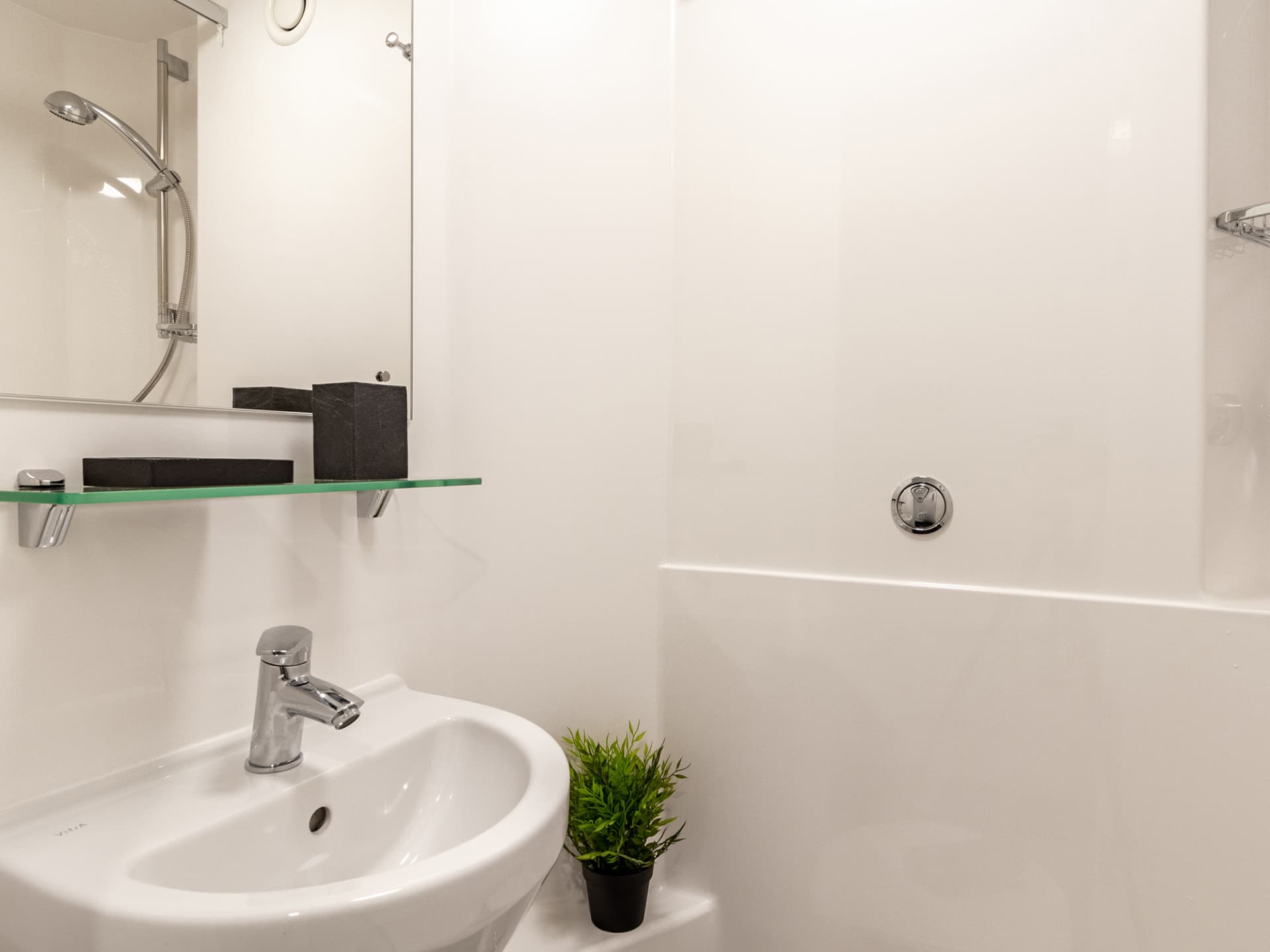 Classic 2 Bed Flat - 4