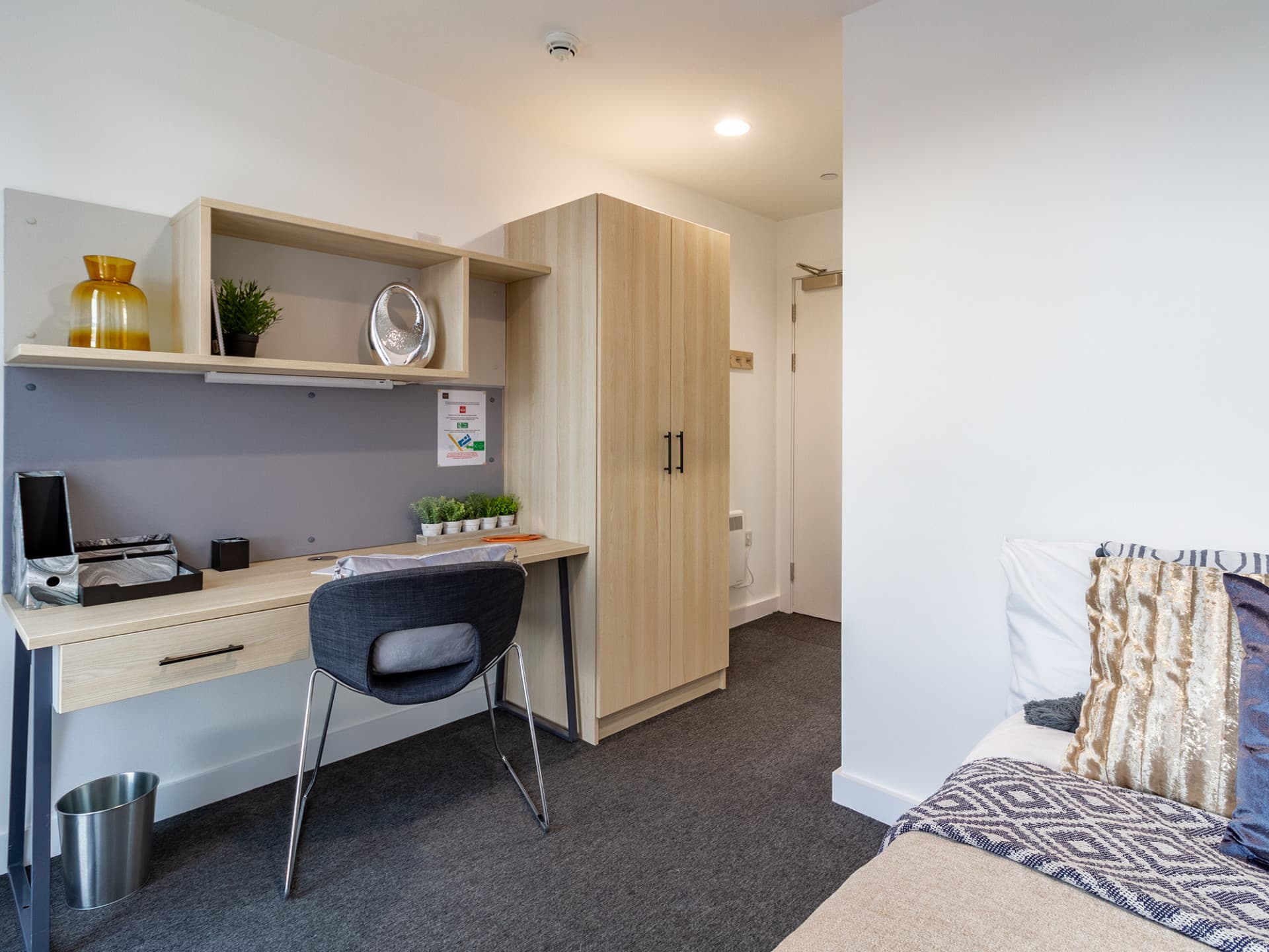 Classic 2 Bed Flat - 5
