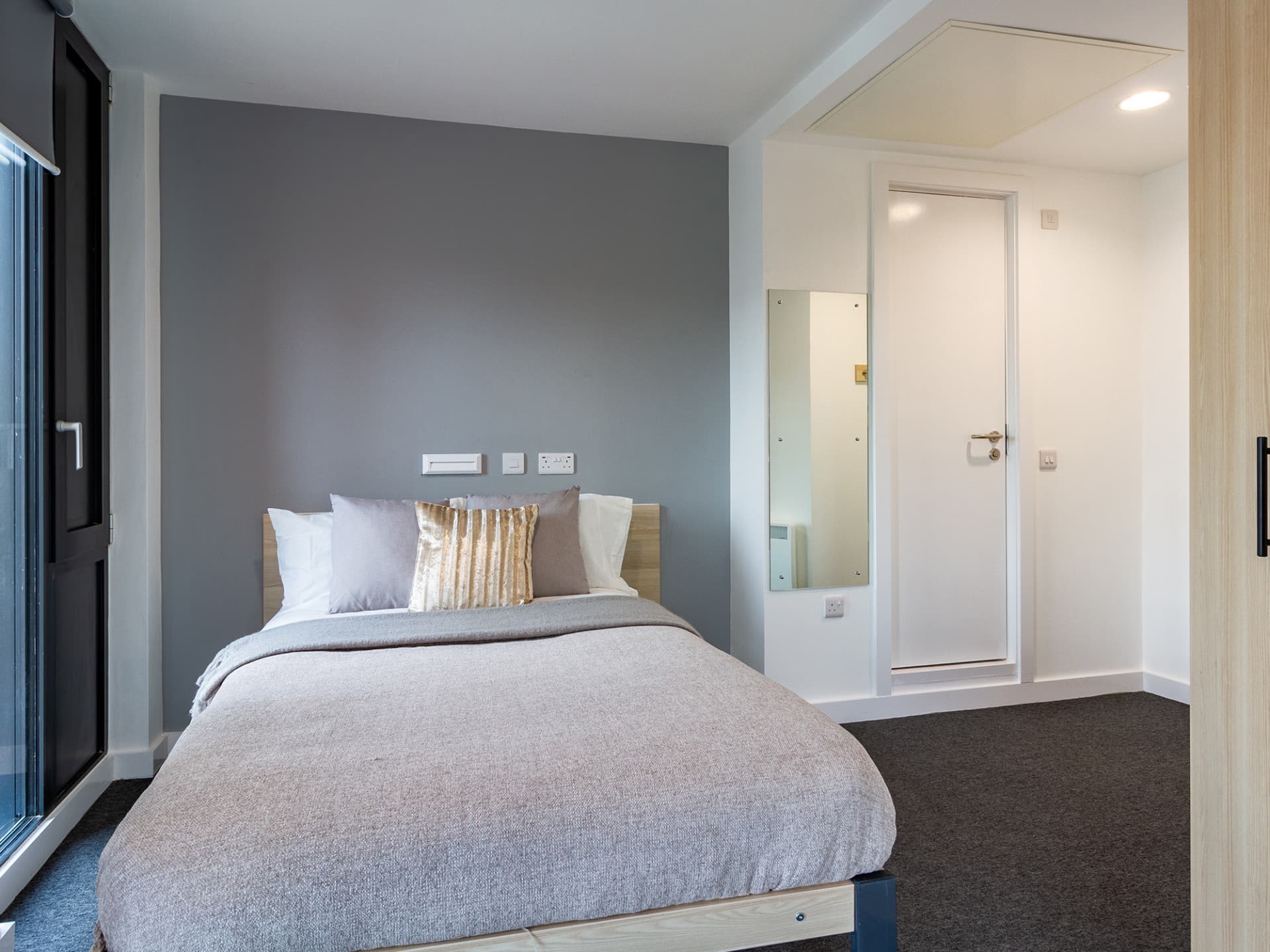 Premium 2 Bed Flat - 2