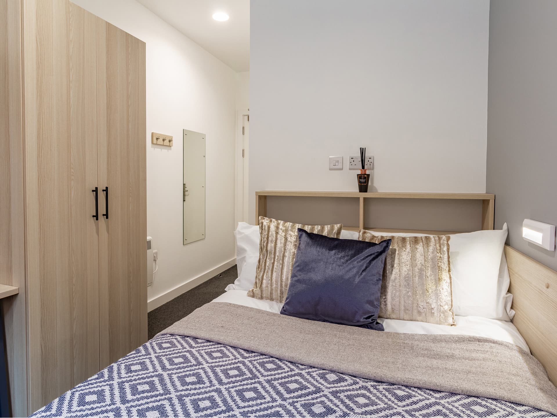 Classic En-Suite Townhouse - 1
