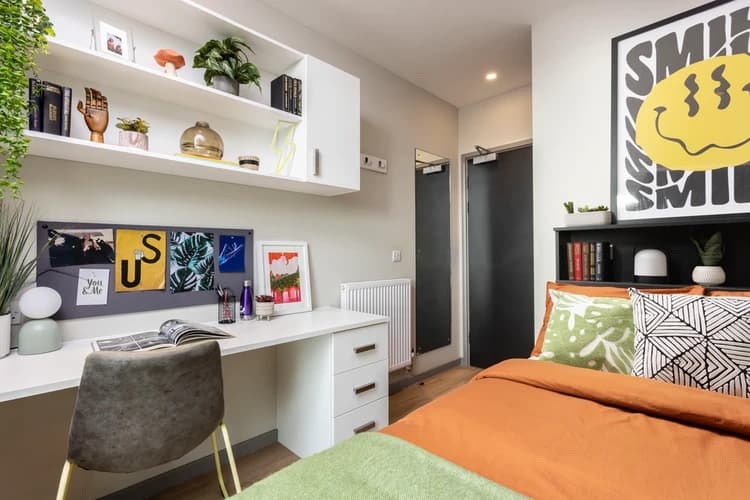 Highest Double Non En-Suite: Three Bedroom Flat - 2