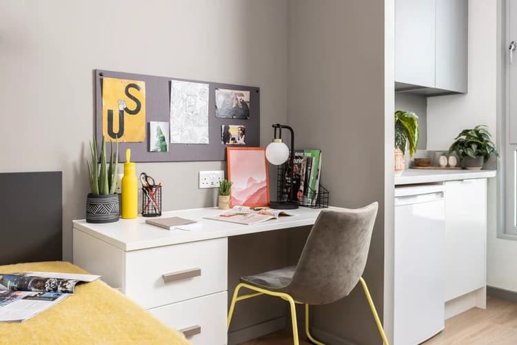 Double Wheelchair Accessible Studio - 3