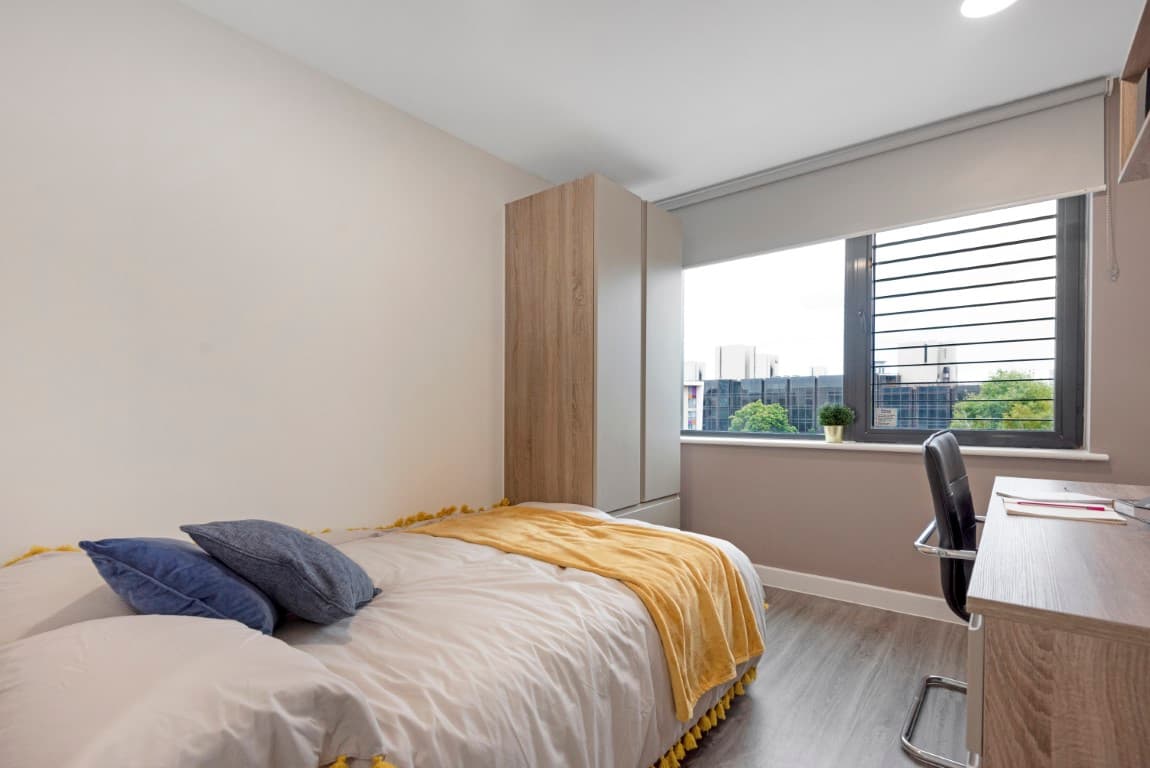 Deluxe En-Suite Plus - 3