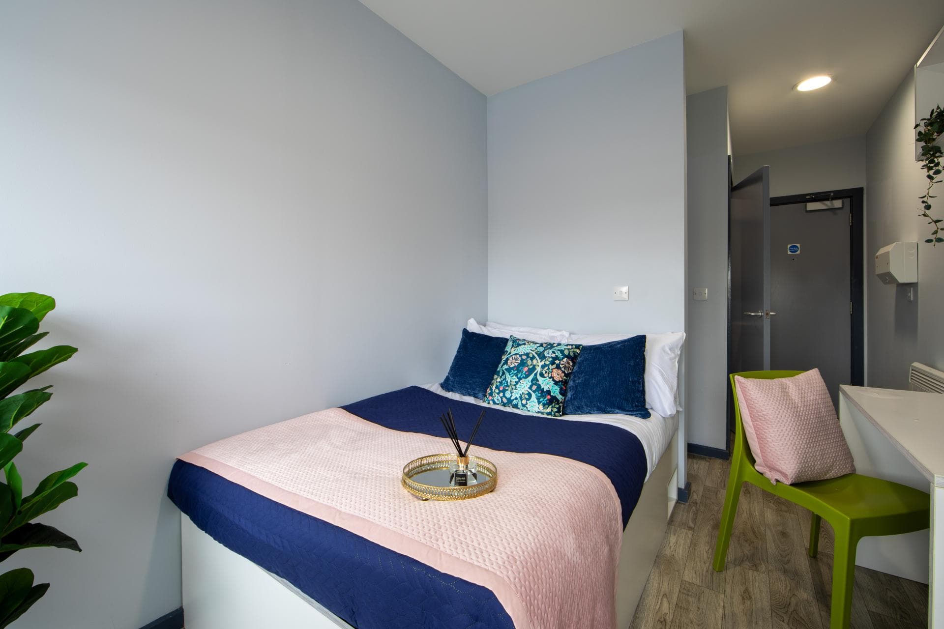 Silver En-Suite - 17