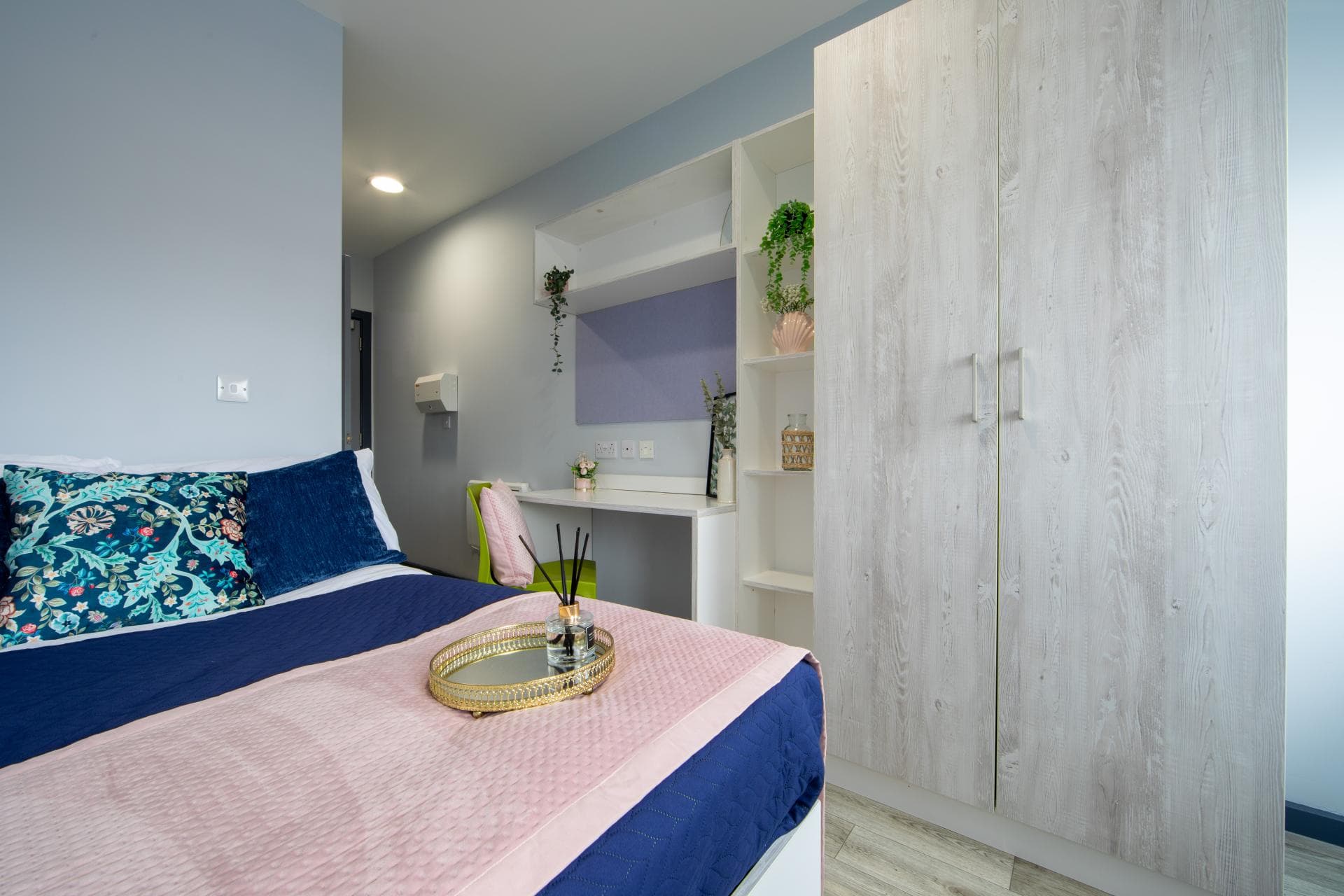 Silver En-Suite - 5