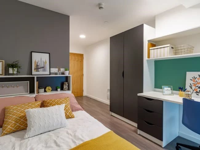 Gold En Suite - 4