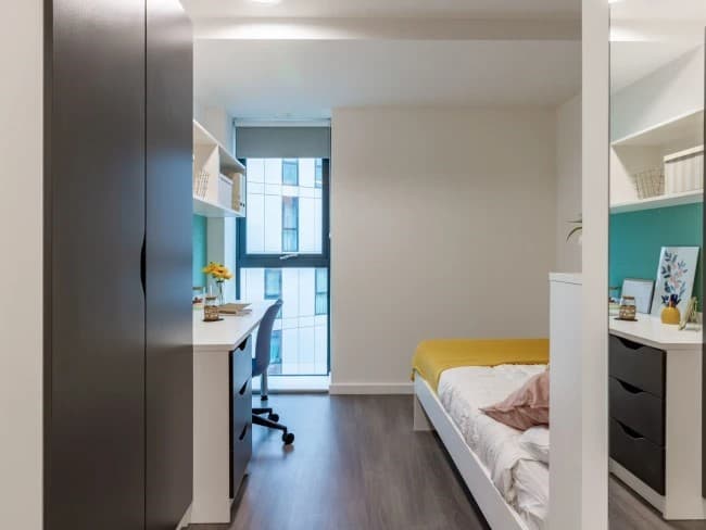 Gold En Suite - 2