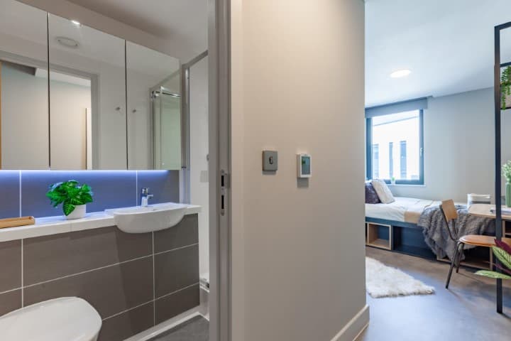 Classic En-Suite - 3