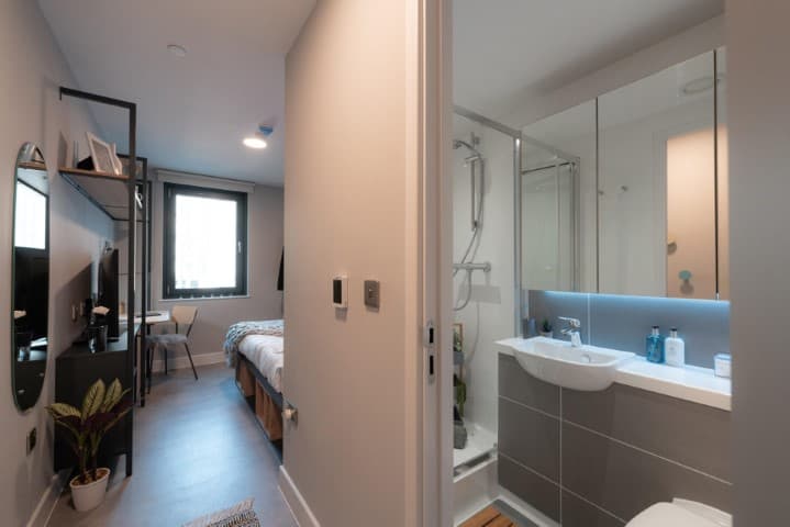 Classic En-Suite - 6