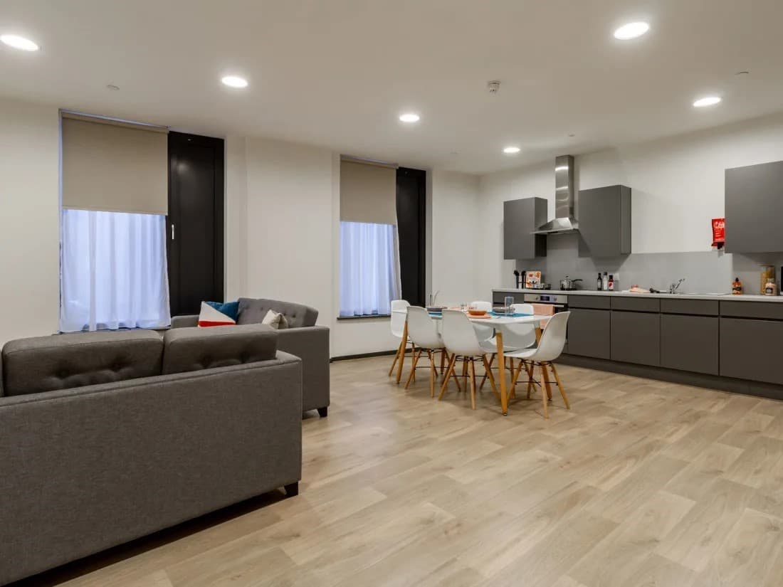 Bronze En Suite 7 Share - 8