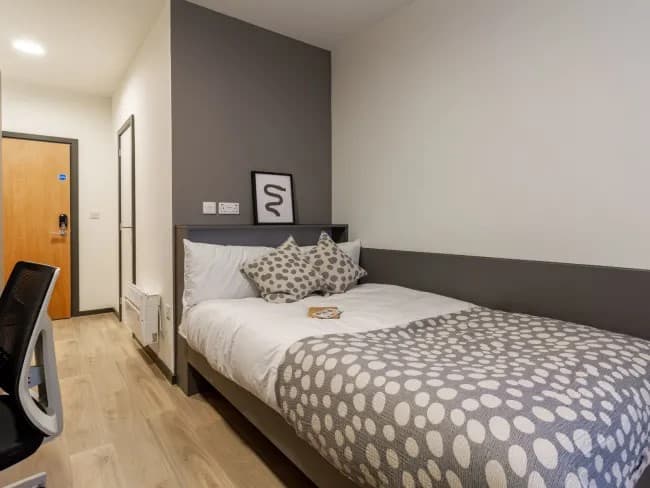 Gold En Suite - 1