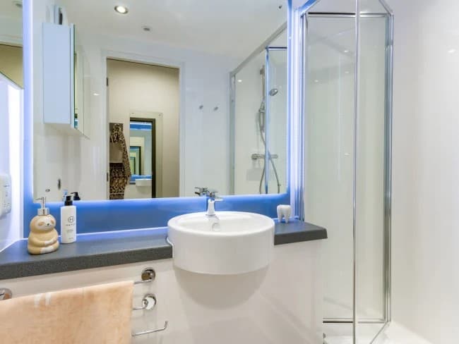 Gold En Suite - 2