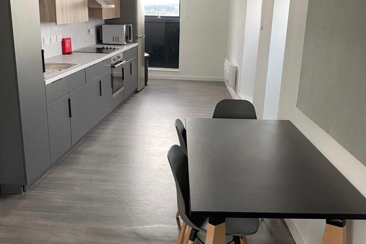Silver En-Suite Mid Level - 3