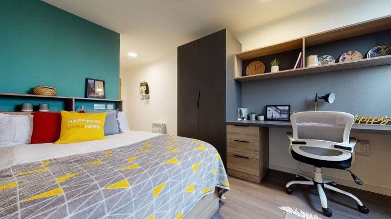 Silver En-Suite Mid Level - 1