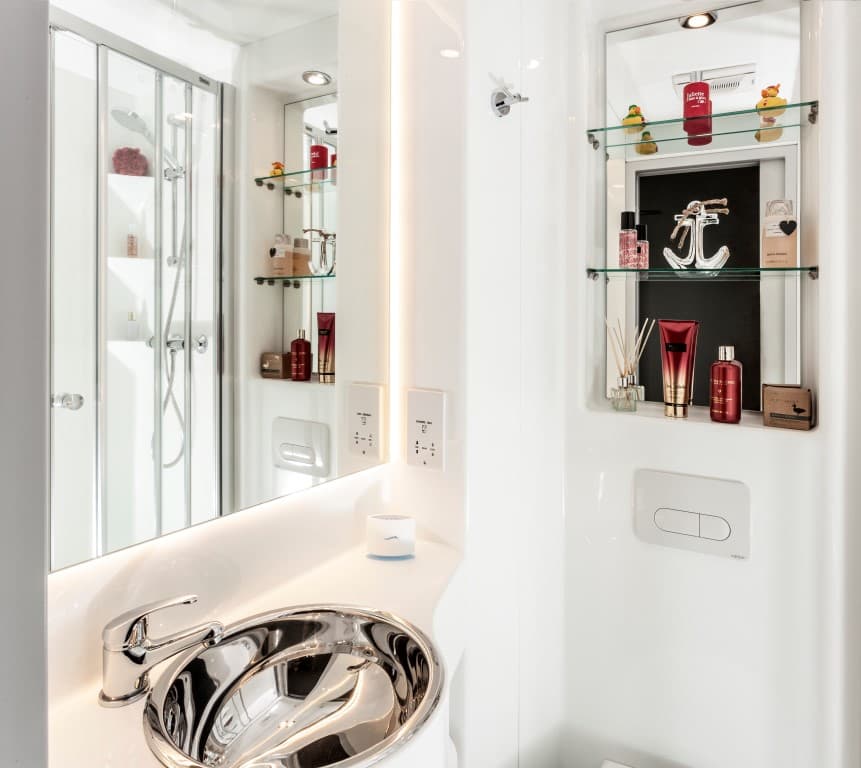 Sapphire En-Suite Serviced Flat - 5