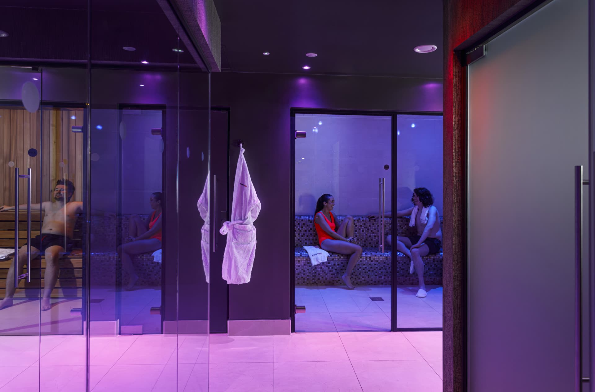 Sapphire Plus En-Suite Serviced Flat - 4