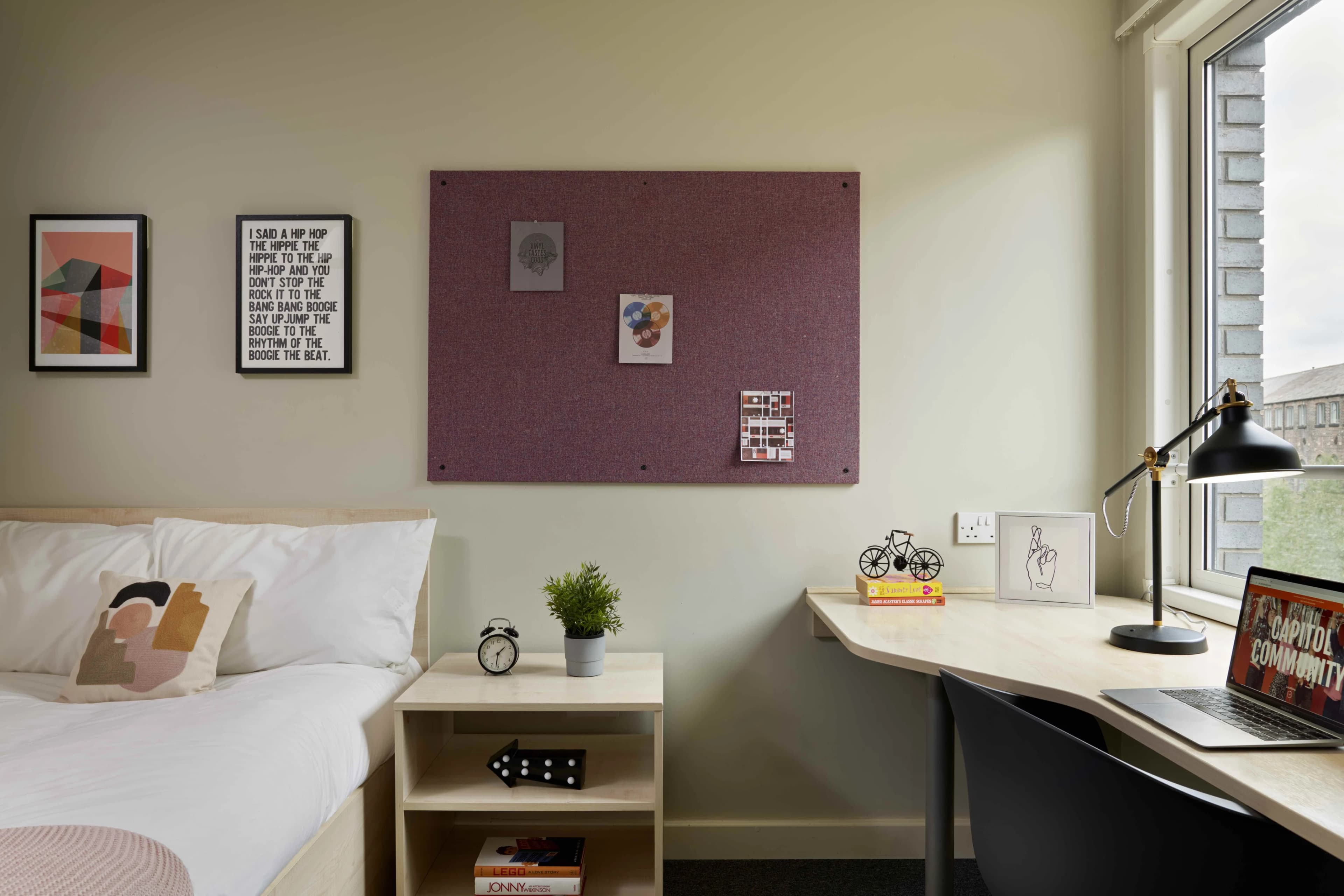 Silver Ensuite - 1